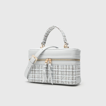 Vilnonė rankinė su dėžutės forma, užtrauktukas, medvilninė įdaila, pavasaris 2025