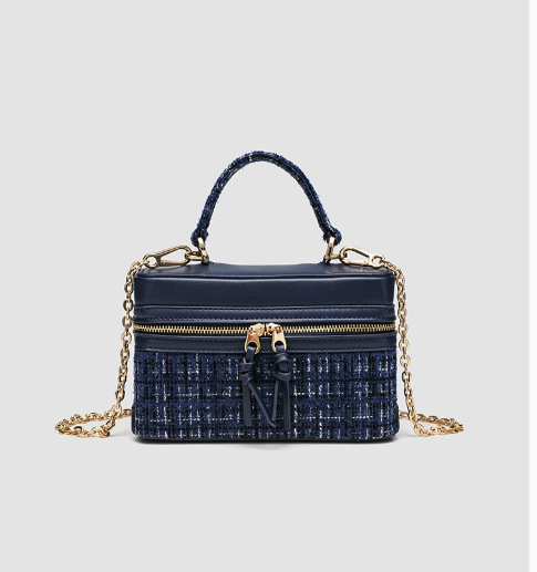 Vilnonė rankinė su dėžutės forma, užtrauktukas, medvilninė įdaila, pavasaris 2025