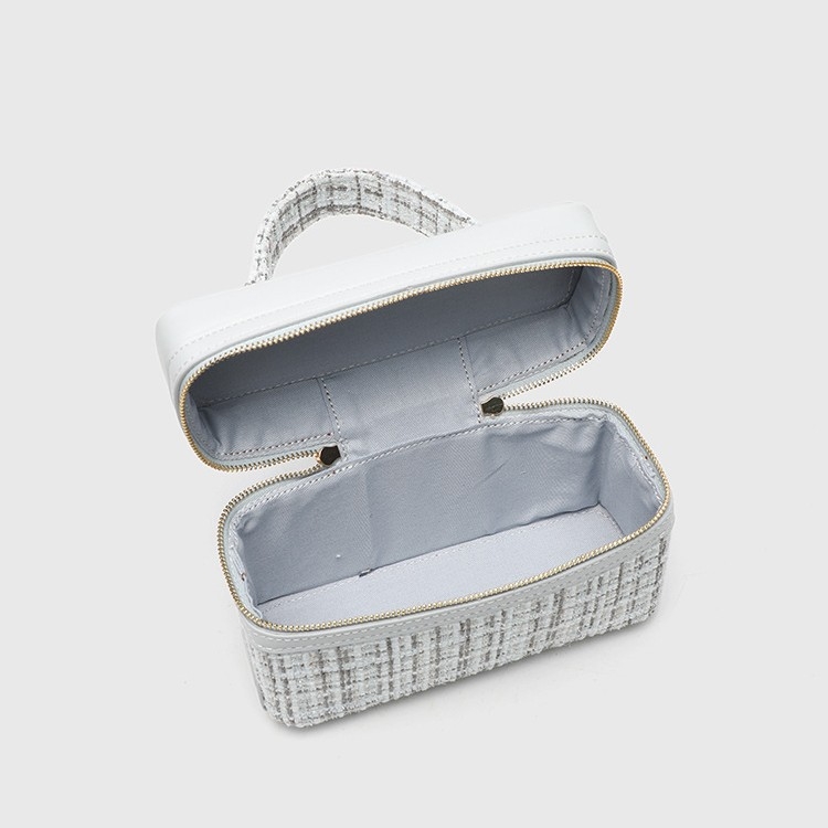 Vilnonė rankinė su dėžutės forma, užtrauktukas, medvilninė įdaila, pavasaris 2025