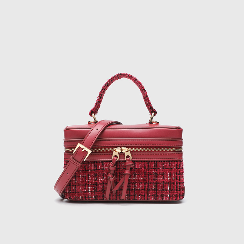 Vilnonė rankinė su dėžutės forma, užtrauktukas, medvilninė įdaila, pavasaris 2025