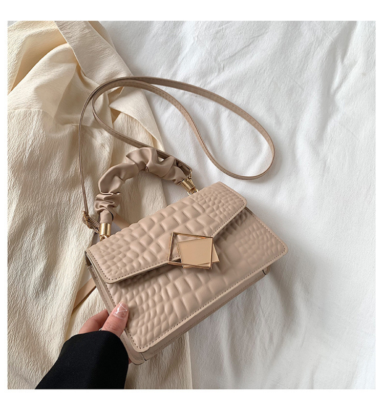 PU torba za rame s magnetskim zatvaračem, unutarnja pretinac sa zipom, podstava od sintetičke kože, dvostruka ručka