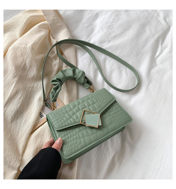 PU torba za rame s magnetskim zatvaračem, unutarnja pretinac sa zipom, podstava od sintetičke kože, dvostruka ručka