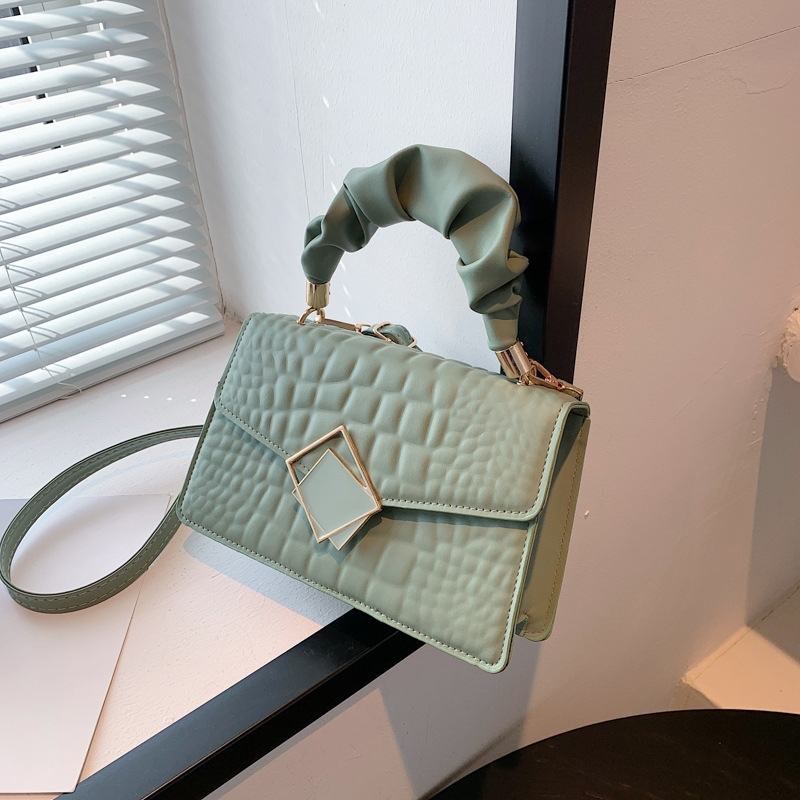 PU torba za rame s magnetskim zatvaračem, unutarnja pretinac sa zipom, podstava od sintetičke kože, dvostruka ručka