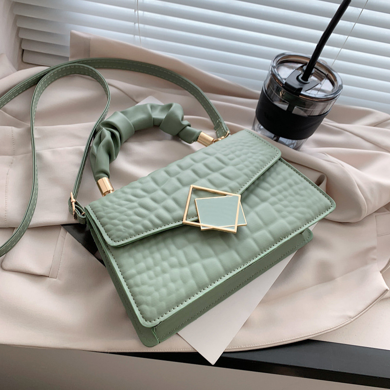 PU torba za rame s magnetskim zatvaračem, unutarnja pretinac sa zipom, podstava od sintetičke kože, dvostruka ručka