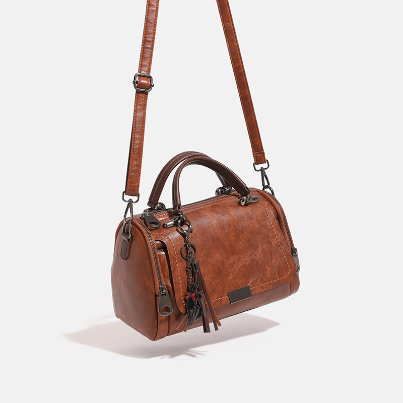 Torba za rame Boston stila, PU materijal, otvaranje na zip, ovalni oblik, unutarnji džepovi za telefon i identifikacijsku karticu