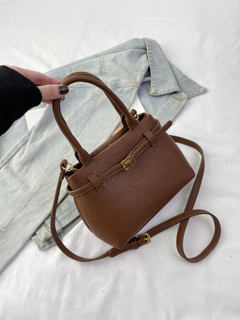 Τσάντα Tote από PU – Αστική Απλότητα, Μαγνητικό Κούμπωμα, PU Επένδυση, Εσωτερικό με Διαμέρισμα Φερμουάρ, Οριζόντιο Τετράγωνο Σχήμα