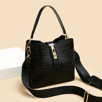 Bucket torba od PU kože, zatvaranje kapom, unutarnji džepovi: zip, džep za telefon i ID