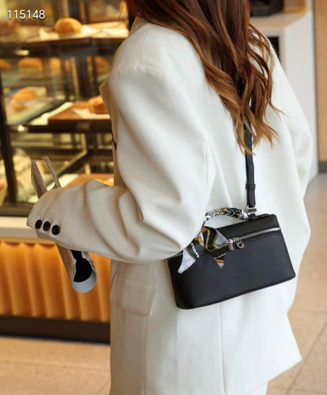 Gențiță de machiaj din piele autentică, formă pătrată orizontală, închidere cu fermoar, buzunar interior cu fermoar și buzunar pentru telefon, stil Street Trend