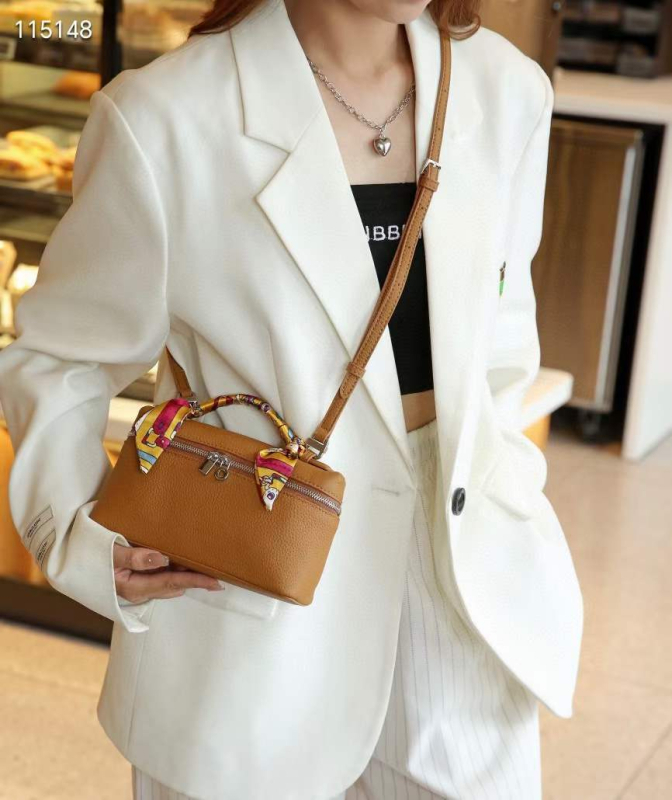 Gențiță de machiaj din piele autentică, formă pătrată orizontală, închidere cu fermoar, buzunar interior cu fermoar și buzunar pentru telefon, stil Street Trend