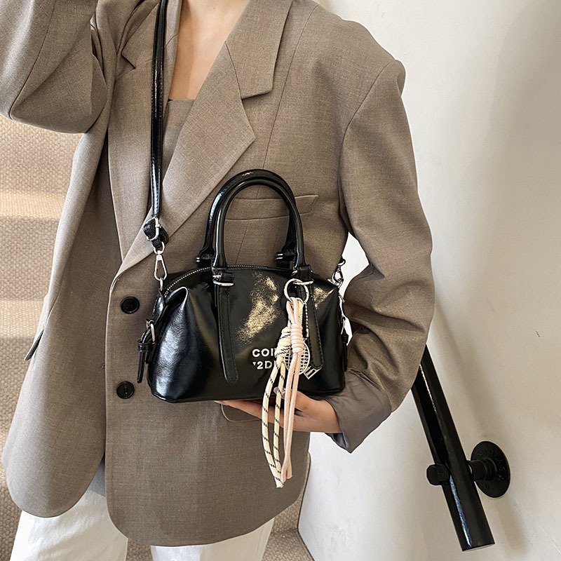 Moterų rankinė per petį Boston stiliaus | miesto paprastumas, PU medžiaga, horizontali kvadrato forma, užtrauktuko atverimas, vidinė kišenė su užtrauktuku