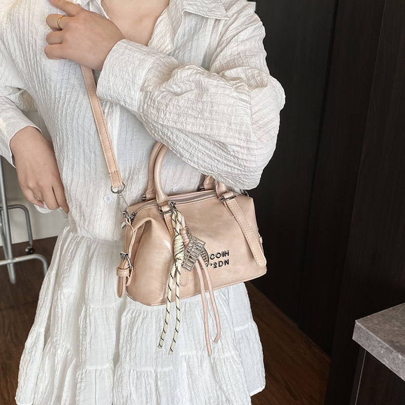 Moterų rankinė per petį Boston stiliaus | miesto paprastumas, PU medžiaga, horizontali kvadrato forma, užtrauktuko atverimas, vidinė kišenė su užtrauktuku