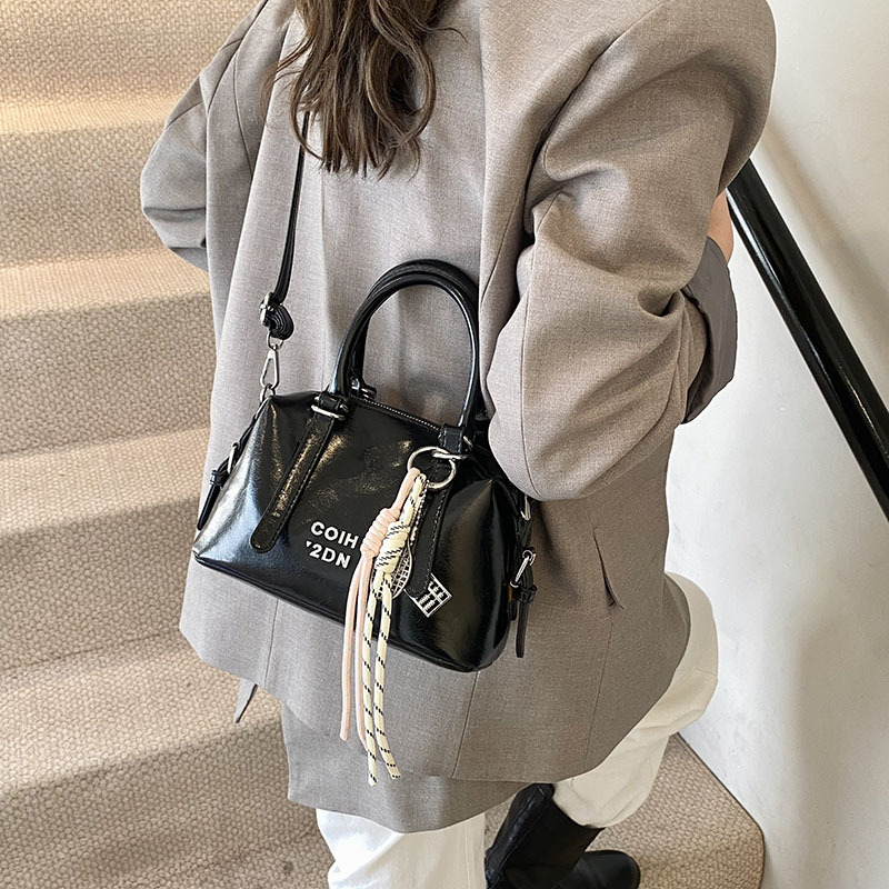 Moterų rankinė per petį Boston stiliaus | miesto paprastumas, PU medžiaga, horizontali kvadrato forma, užtrauktuko atverimas, vidinė kišenė su užtrauktuku