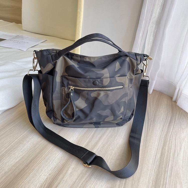 Geantă Tote din nylon, formă dumpling, căptușeală poliester, închidere cu fermoar, buzunare interne: buzunar cu fermoar, buzunar pentru telefon, buzunar pentru ID