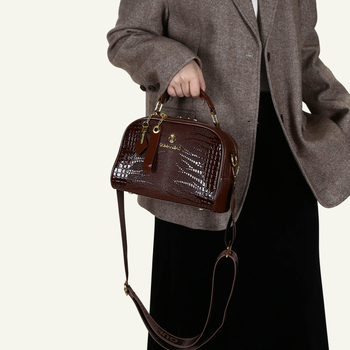 Τσάντα ώμου από PVC με shell στυλ, εσωτερική τσέπη, νάιλον επένδυση, φερμουάρ – Χειμώνας 2024