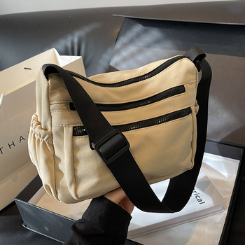 Platnena torba preko ramena u street stilu, kvadratnog oblika, zatvarač, poliester podstava