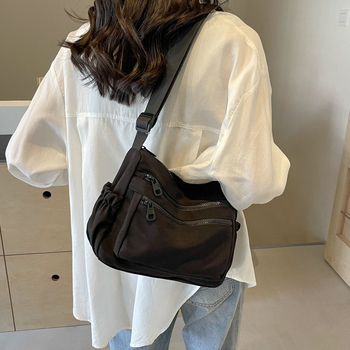 Τσάντα ώμου από καμβά σε street style, μικρού τετράγωνου σχήματος, με φερμουάρ, επένδυση πολυεστέρα