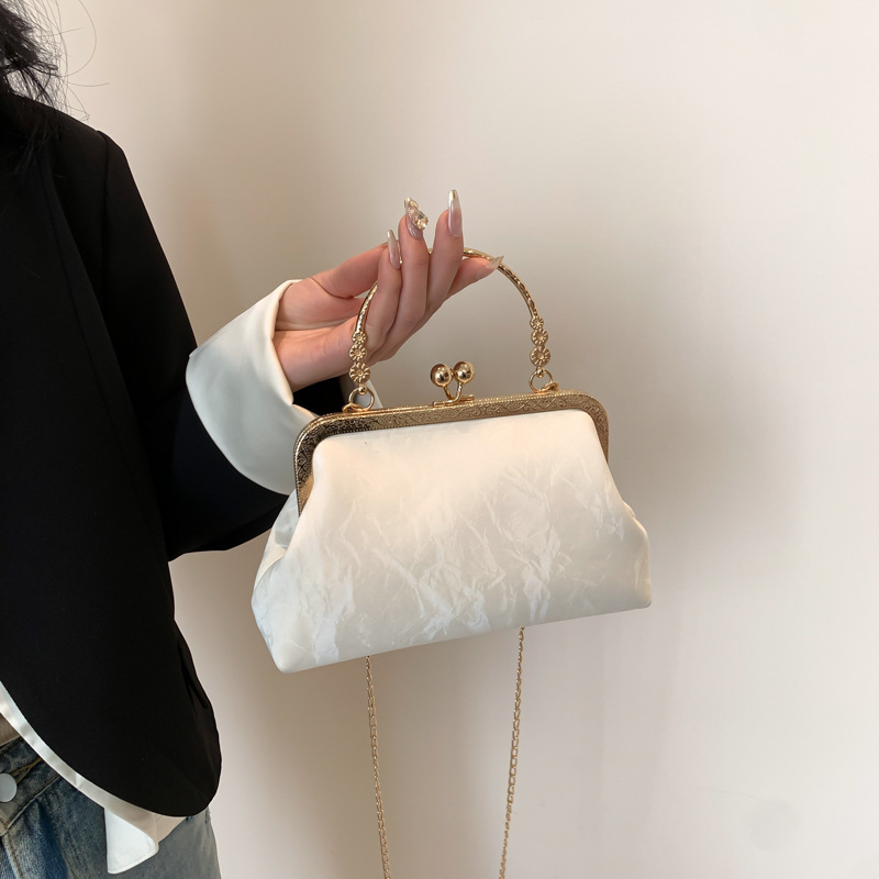 Ženska torbica u obliku školjke – poslovni stil za putovanja, poseban materijal, oblik školjke, brava s mehaničkim zatvaranjem