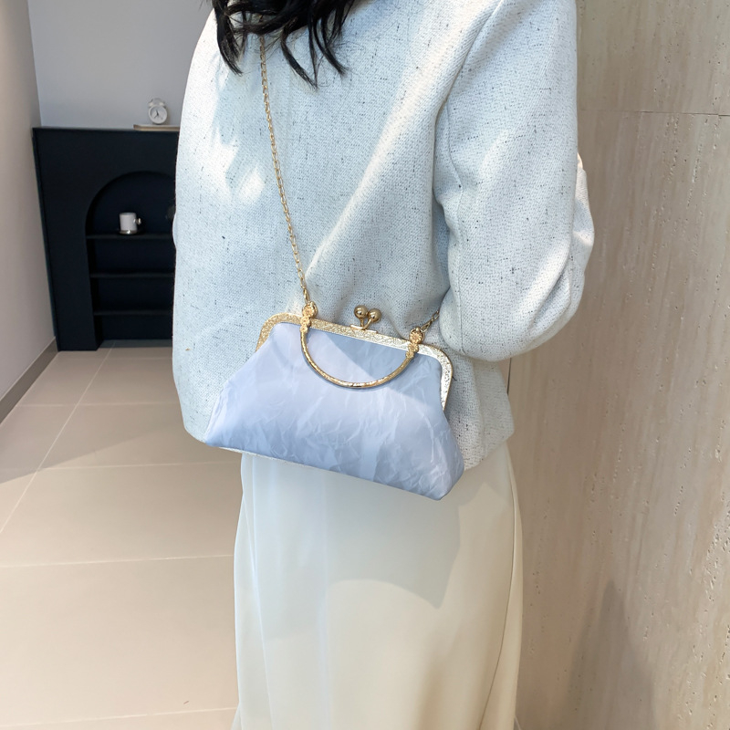 Ženska torbica u obliku školjke – poslovni stil za putovanja, poseban materijal, oblik školjke, brava s mehaničkim zatvaranjem