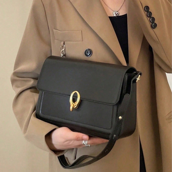 Geantă Butterfly pentru subraț, material PU, formă verticală pătrată, închidere cu lacăt, buzunare interne pentru telefon și ID