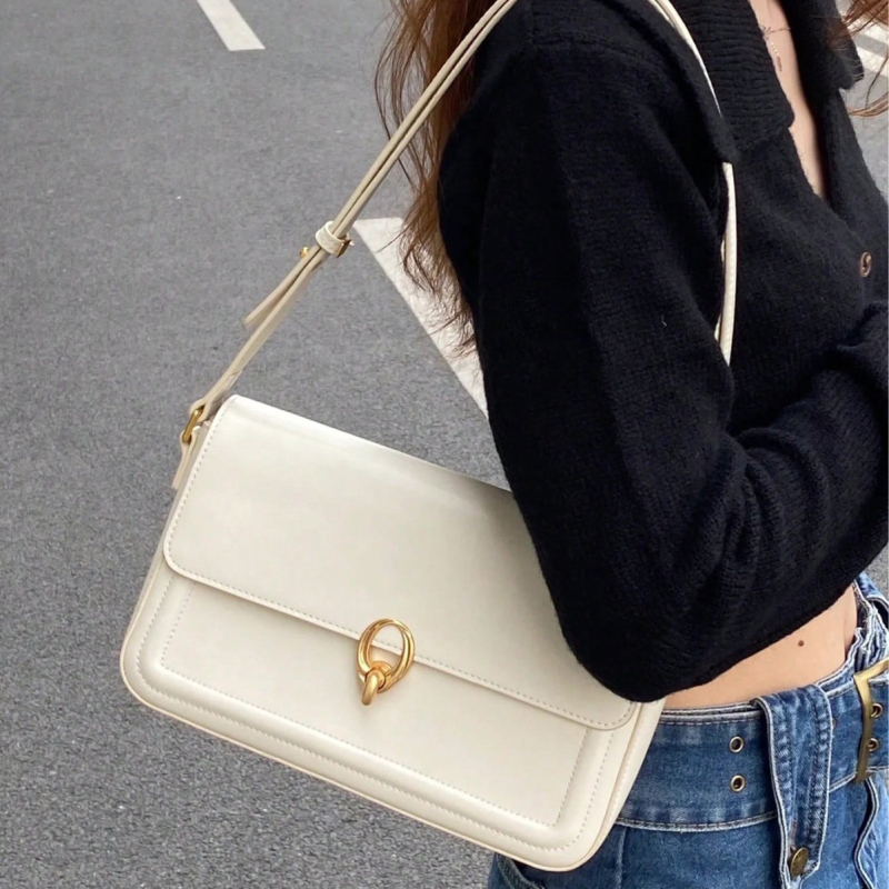 Geantă Butterfly pentru subraț, material PU, formă verticală pătrată, închidere cu lacăt, buzunare interne pentru telefon și ID