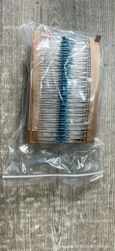 1/4W метален филмов резистор пакет, 1% толеранс, 300/600/1000/2600/3120 броя