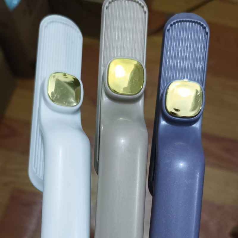 Pagriežama plaisu suka flīzēm — divpusēja tīrīšanas suka logiem un virtuvei, no plastmasas