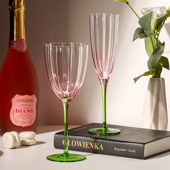 Vyno stiklas su gėlių forma (kristalas; Šiaurės stilius; pritaikomas; spausdintas logotipas)