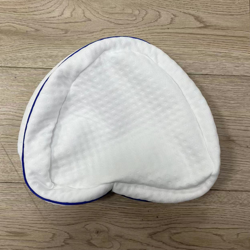 Паметова възглавничка за коляното с форма на сърце; персонализирана обработка; подходяща за деца, възрастни и хора в напреднала възраст; ядро: паметна пяна