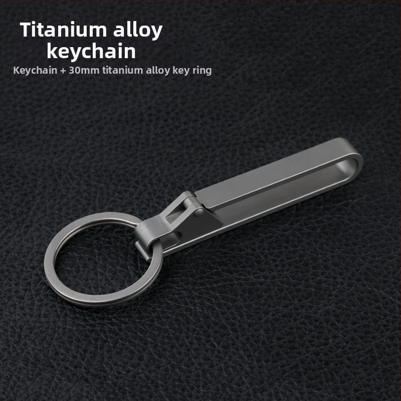 Titano lydinio automobilio raktų pakabukas su diržo sagtimi – lengvas, apsaugo nuo pametimo, šiuolaikiškas stilius