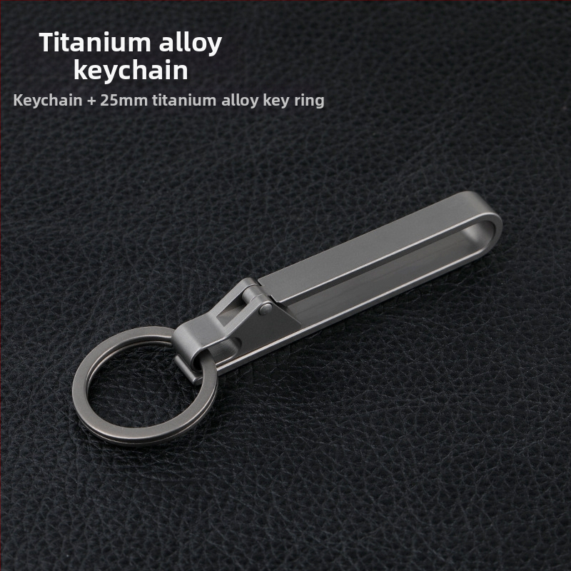 Titano lydinio automobilio raktų pakabukas su diržo sagtimi – lengvas, apsaugo nuo pametimo, šiuolaikiškas stilius