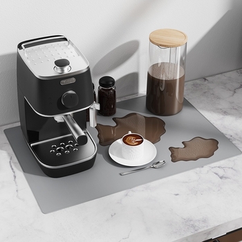 Kavos aparato silikoninis kilimėlis, stačiakampio formos, šiuolaikiško minimalistinio stiliaus, šiluminė izoliacija, pristatytas 2024 m. rugpjūčio