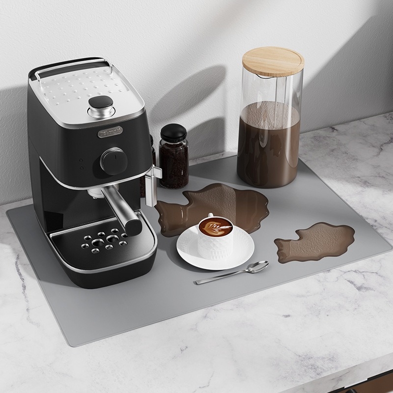 Kavos aparato silikoninis kilimėlis, stačiakampio formos, šiuolaikiško minimalistinio stiliaus, šiluminė izoliacija, pristatytas 2024 m. rugpjūčio