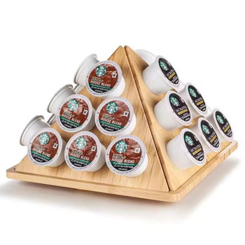 Ξύλινος τριγωνικός αποθηκευτής για κάψουλες καφέ με περιστροφή 360°, επιτραπέζιος, μονόεπίπεδο, με πολλαπλά διαμερίσματα.