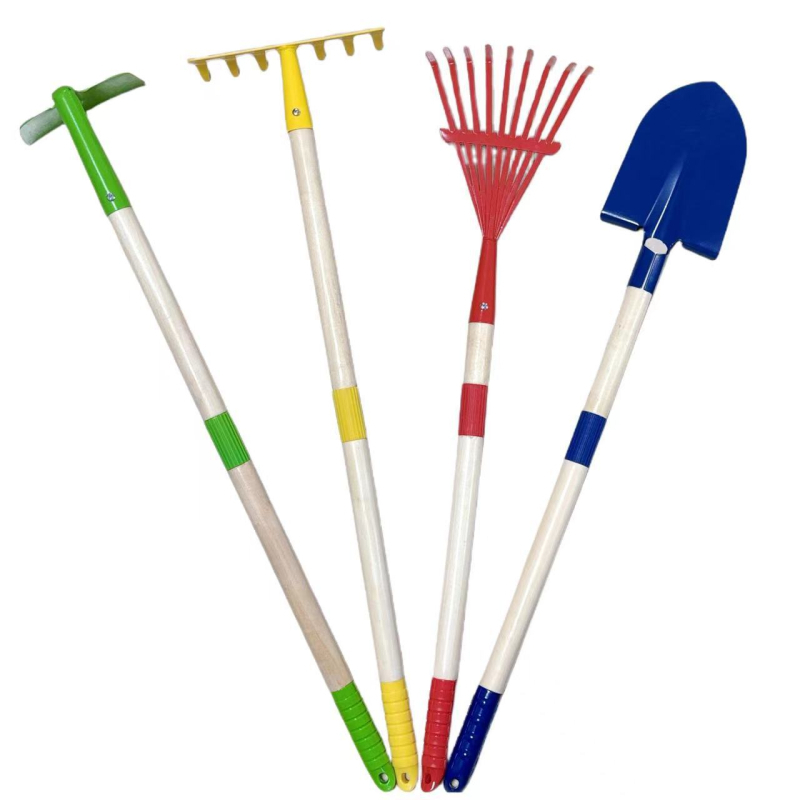 Vaikų kastuvėlių rinkinys smėliui ir sodui – plieninis korpusas, medinė rankena, kastuvėlės galvutės svoris 323 g, tinkamas namų sodo ir lauko žaidimams prie jūros