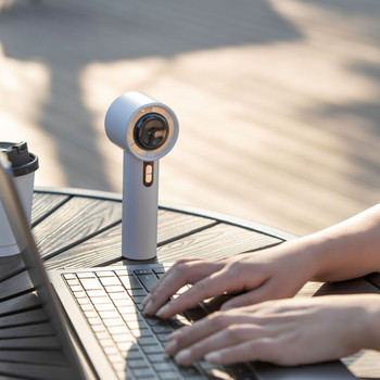 Rankinis USB ventiliatorius be mentelių, 5 greičiai, įmontuota baterija 2000–4000 mAh, tylus <36 dB