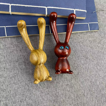 Дървен масажор за лице с форма на заек, изработен от розово дърво, модерен минималистичен стил, ръчен инструмент за масаж на контурите на челюстта и слепоочията