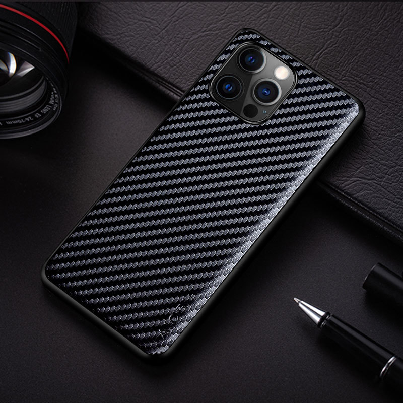 Aizsargfiksators iPhone 14 Pro Max — oglekļa šķiedras tekstūra, PU materiāls, aizmugurējais vāciņš, pielāgošanas atbalsts