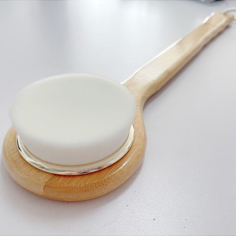 Hosszú nyelű bambusz fürdőecset nylon gyapjú sörtékkel, hátmosó ecset macska tappancs formájú puha sörtékkel, bambuszszénnel exfoláló