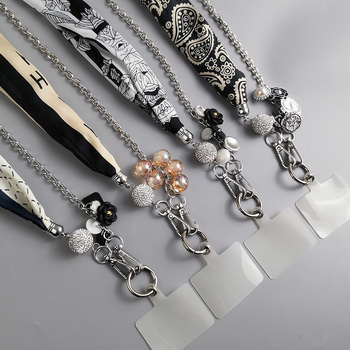 Telefona vāciņš ar noņemamu tekstila siksniņu crossbody, režģa metāla ķēdi un teksta piekariņu - roku darbs