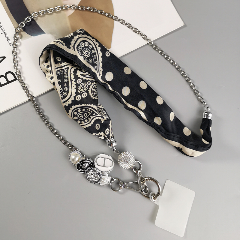 Telefona vāciņš ar noņemamu tekstila siksniņu crossbody, režģa metāla ķēdi un teksta piekariņu - roku darbs