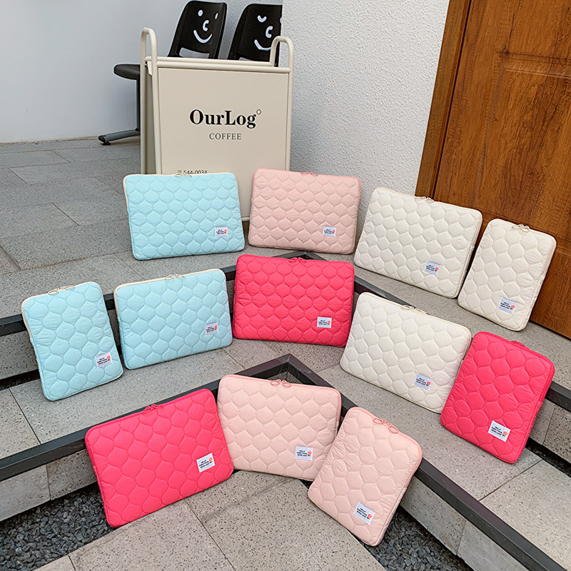 Θήκη iPad από νάιλον, επενδυμένη και διαπνέουσα, υπερ-ελαφριά, προστασία από κραδασμούς; επένδυση πολυεστέρα; σχέδιο μονόχρωμο; σεζόν Άνοιξη 2024