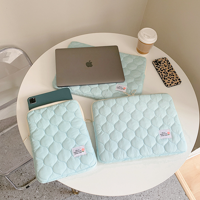 Θήκη iPad από νάιλον, επενδυμένη και διαπνέουσα, υπερ-ελαφριά, προστασία από κραδασμούς; επένδυση πολυεστέρα; σχέδιο μονόχρωμο; σεζόν Άνοιξη 2024