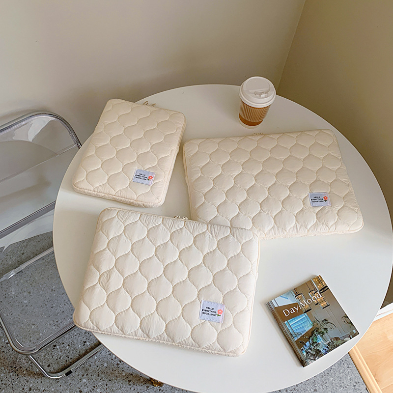 Θήκη iPad από νάιλον, επενδυμένη και διαπνέουσα, υπερ-ελαφριά, προστασία από κραδασμούς; επένδυση πολυεστέρα; σχέδιο μονόχρωμο; σεζόν Άνοιξη 2024