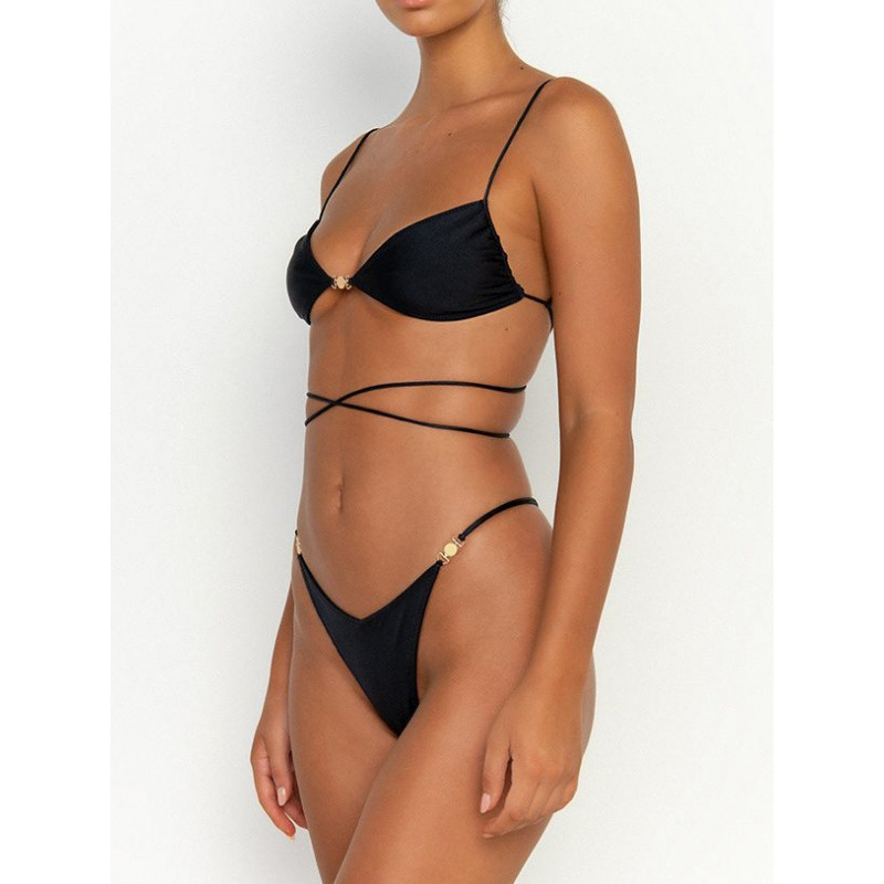 Női kétrészes bikini, hát nélküli, kötős fazon, nejlon anyag, bélés pamut-poliészter 80/20, melltartó párna, fémes támogatás nélkül, úszáshoz