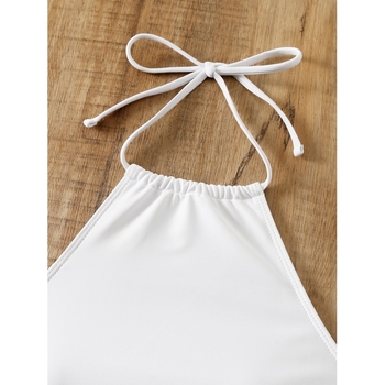 Двучастен женски бански, без ръкави, стил бриф; външна материя 82% полиестер, 18% еластан; подплата 95% полиестер, 5% еластан; подходящ за плуване и ходене във водата