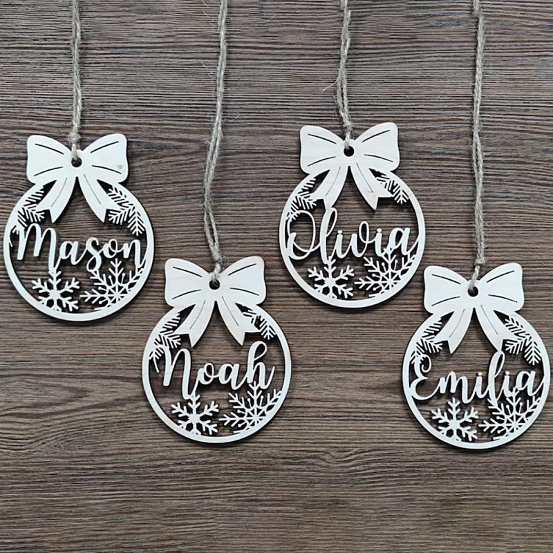 Дървена коледна висулка за елха с ажурна резба и печатно лого