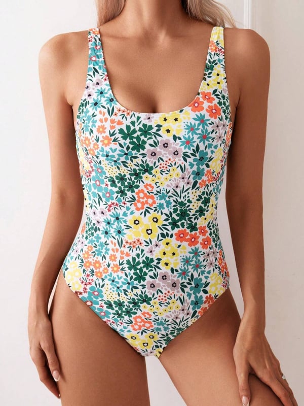 Costum de baie întreg pentru femei, imprimeu floral, spate decupat, croială strânsă; țesătură poliester 82% cu căptușeală poliester 95%, cu pernuțe pentru bust, fără suport metalic