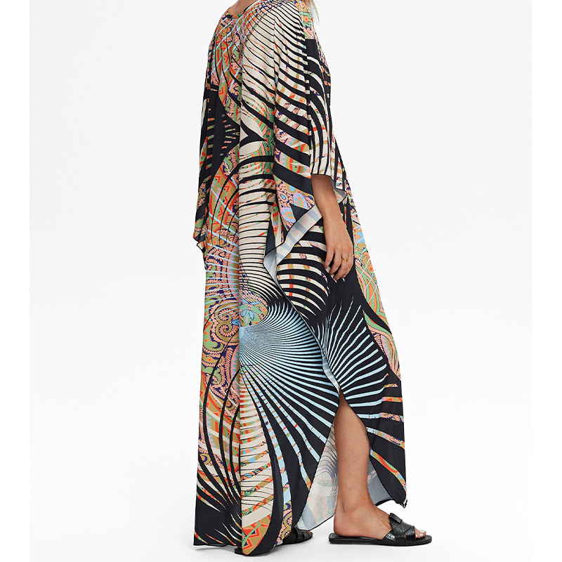 Tengerparti ruha: rayon anyag, nyomtatott minta, V-nyak, rövid ujjú, A-vonalú sziluett