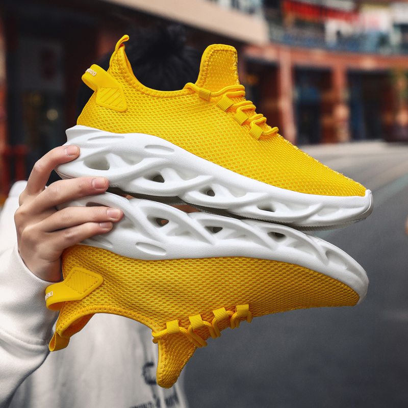 Vīriešu sieta materiāla sporta apavi, zemā augšdaļa, apaļš purns, šņorēšana, bieza zole 3-5 cm