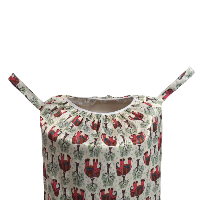 Portatīva autiņu uzglabāšanas soma ar PUL ūdensizturīgu audumu, mazgājama un atkārtoti lietojama, piemērota autiņu un netīro drēbju organizēšanai, ar plaukstas siksnu